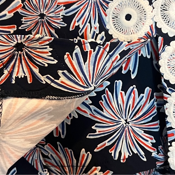 Crown & Ivy Casual Skort Navy with Red White Floral Print Womens Size 16 - Picture 3 of 12